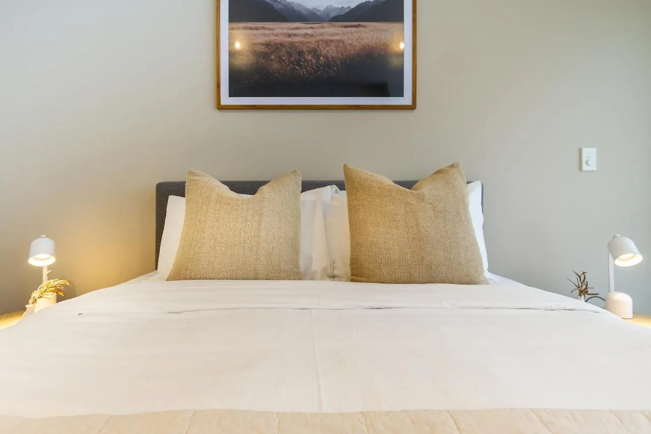 In The Heart Of It All: 2 Bed Cbd Townhouse Christchurch 0*,
