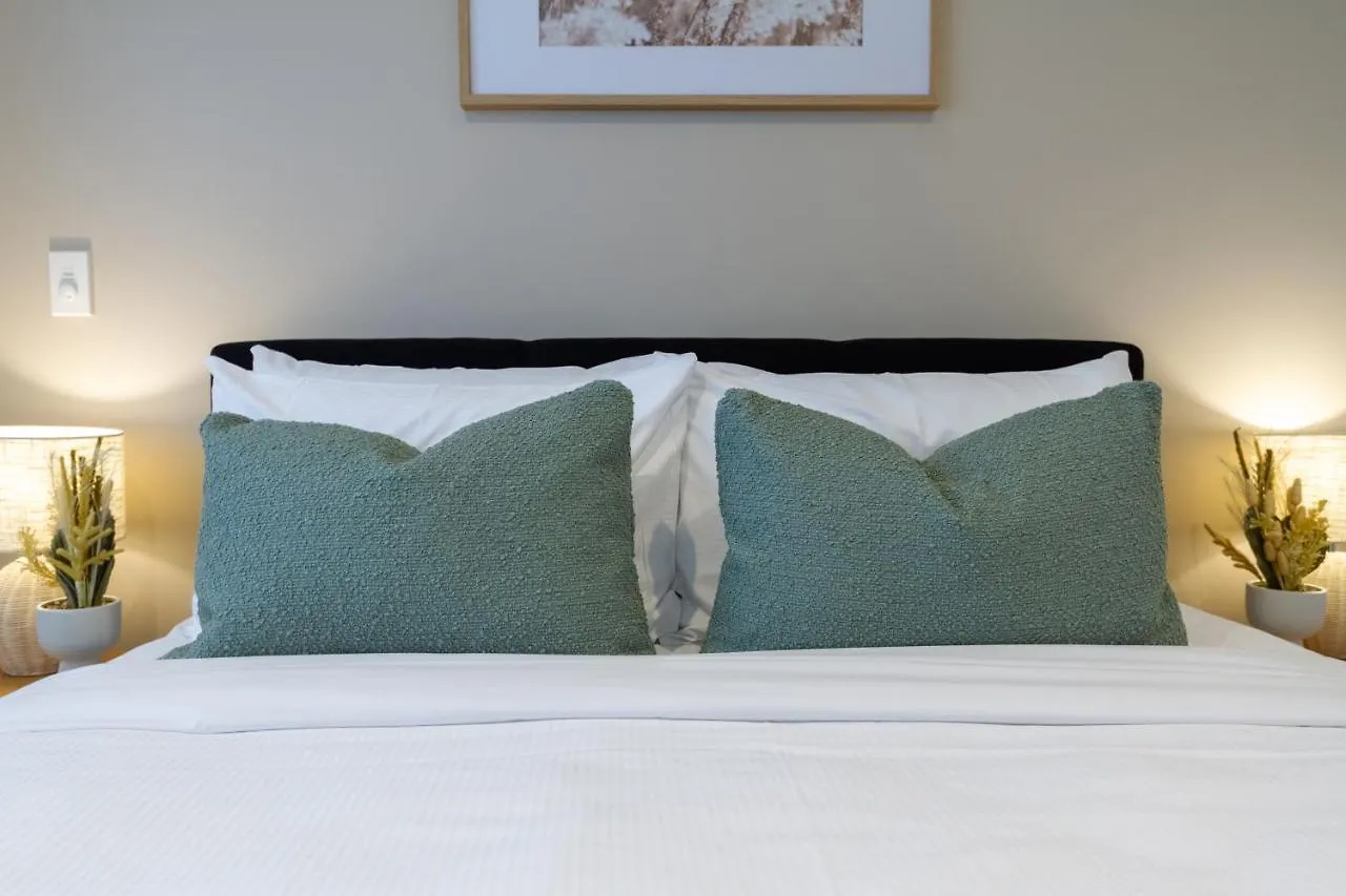 Apartment In The Heart Of It All: 2 Bed Cbd Townhouse Christchurch New Zealand