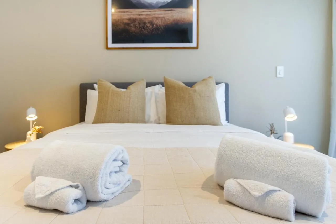 In The Heart Of It All: 2 Bed Cbd Townhouse Christchurch New Zealand
