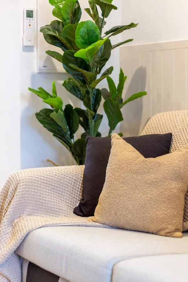 In The Heart Of It All: 2 Bed Cbd Townhouse Christchurch Apartment