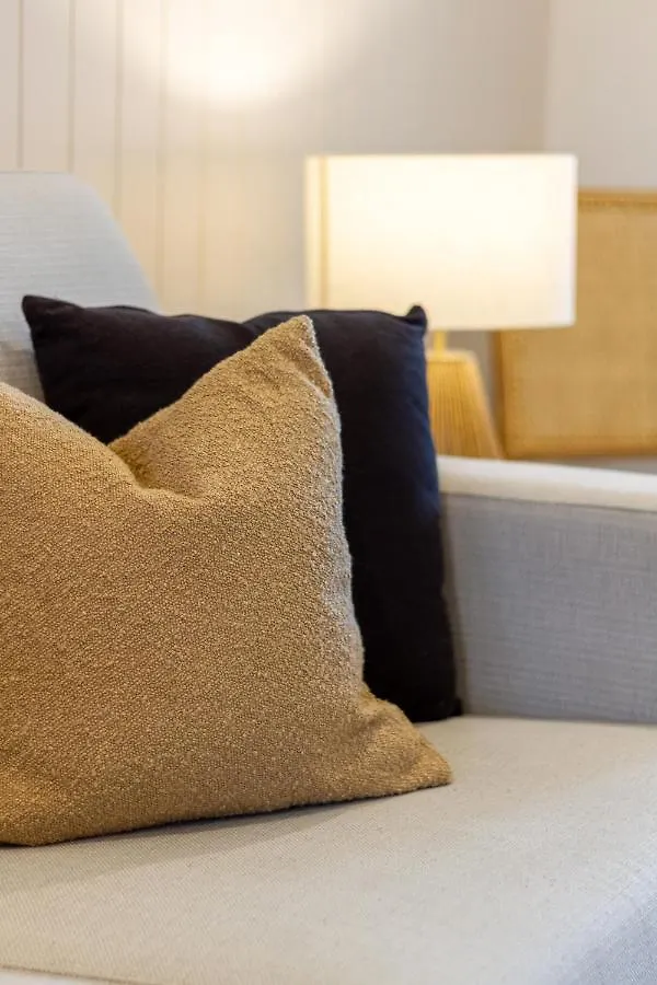 Apartment In The Heart Of It All: 2 Bed Cbd Townhouse Christchurch