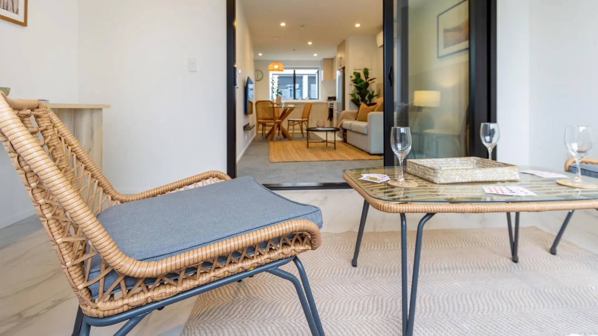 Apartment In The Heart Of It All: 2 Bed Cbd Townhouse Christchurch