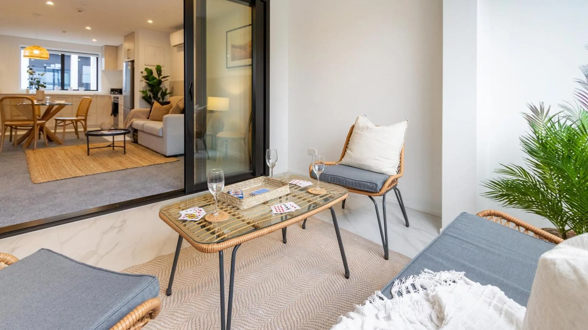 In The Heart Of It All: 2 Bed Cbd Townhouse Christchurch New Zealand